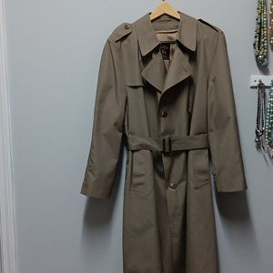 EUC Hart Schaffner & Marx Men's  trench coat, size 40R
